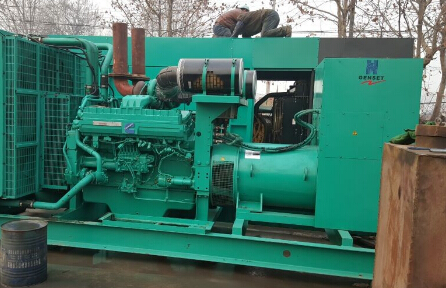 曾都发电机组如何判断水冷式机油散热器内部是否需要清洗？